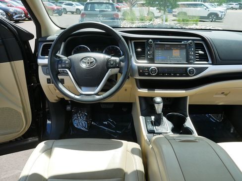 Used 2015 Toyota Highlander XLE AWD/4WD image 21