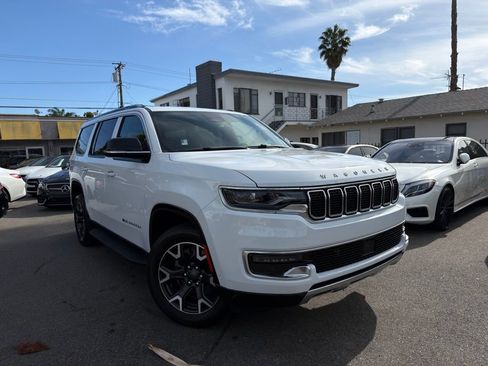 Used 2023 Jeep Wagoneer Series III w/ Flexible Seating Group image 3