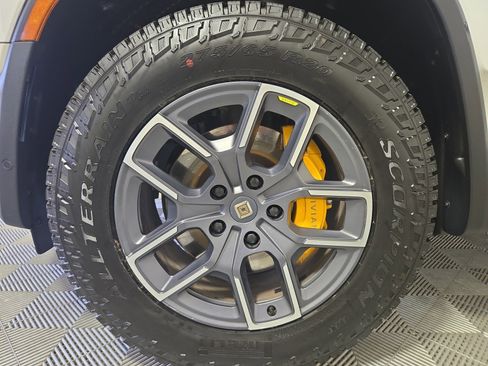 Used 2023 Rivian R1S Adventure AWD/4WD image 9