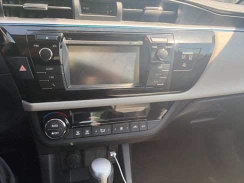 Used 2016 Toyota Corolla LE FWD image 8