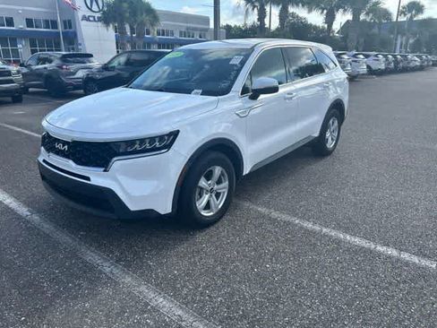 Used 2023 Kia Sorento LX FWD image 2