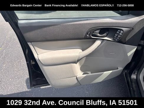 Used 2005 Ford Focus ZX5 Hatchback FWD image 10