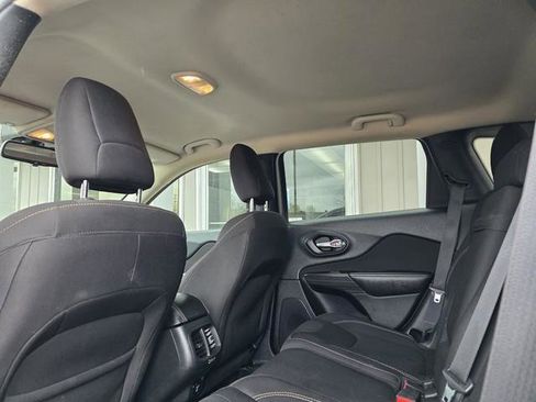 Used 2016 Jeep Cherokee Latitude w/ Cold Weather Group AWD/4WD image 21