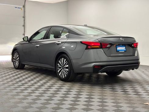Used 2024 Nissan Altima 2.5 SV FWD image 9