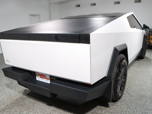Used 2024 Tesla Cybertruck AWD Crew Cab image 7
