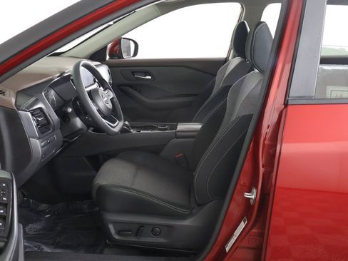 Used 2023 Nissan Rogue SV image 21