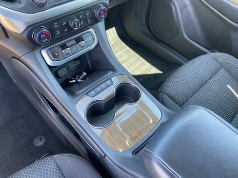 Used 2021 GMC Acadia SLE FWD image 7