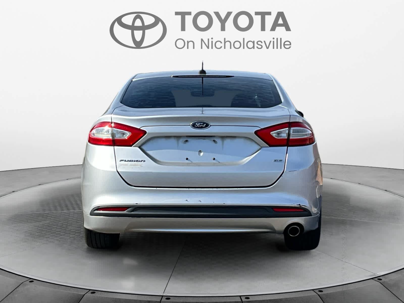 Used 2013 Ford Fusion SE FWD image 4
