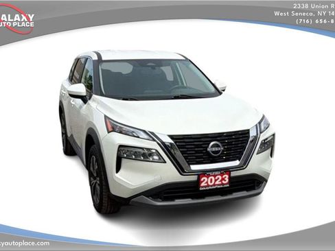 Used 2023 Nissan Rogue SV AWD/4WD image 3