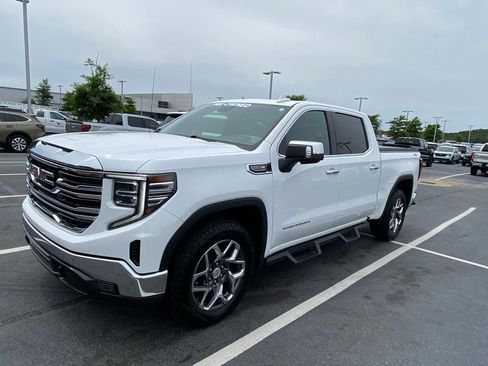 Used 2022 GMC Sierra 1500 SLT AWD/4WD image 3
