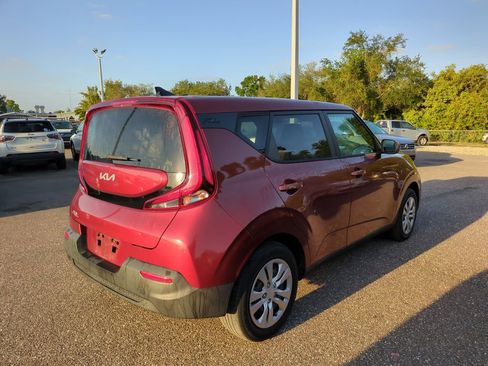 Used 2022 Kia Soul LX image 4
