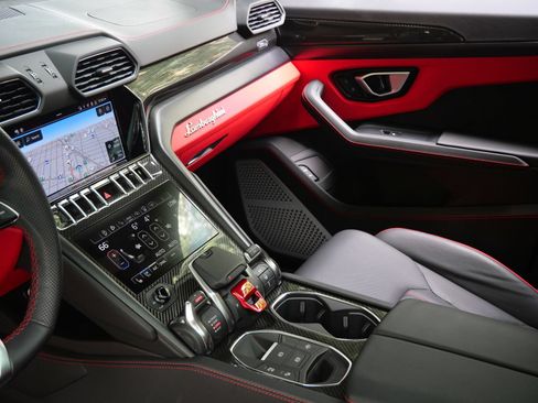 Used 2024 Lamborghini Urus S AWD/4WD image 15
