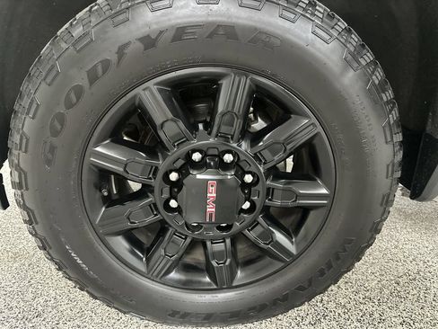 Used 2024 GMC Sierra 2500 AT4 w/ AT4 Premium Plus Package AWD/4WD image 19