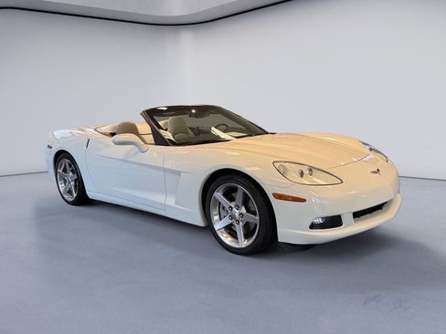 Used 2005 Chevrolet Corvette Convertible w/ Preferred Equipment Group RWD image 7
