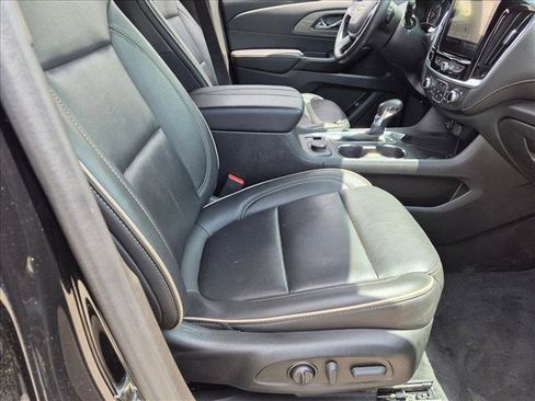 Used 2022 Chevrolet Traverse Premier FWD image 22