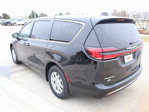 New 2026 Chrysler Pacifica Select FWD image 23