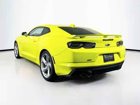 Used 2021 Chevrolet Camaro SS RWD image 5