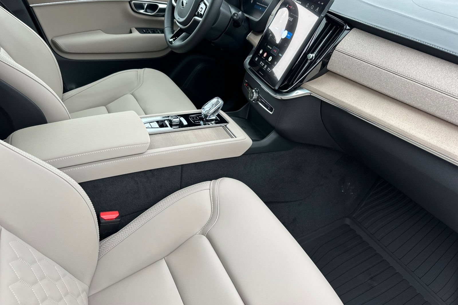 New 2026 Volvo XC90 T8 Plus w/ Protection Package AWD/4WD image 17