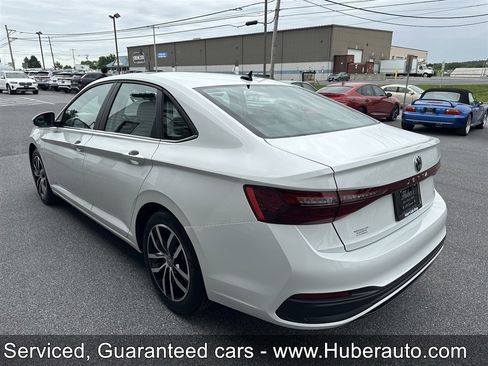 Used 2026 Volkswagen Jetta SE FWD image 9