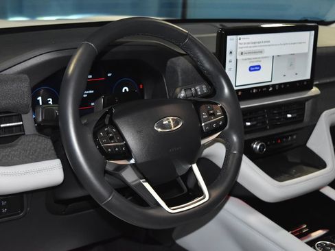 Used 2025 Ford Explorer Platinum w/ LUX Leather Package image 2