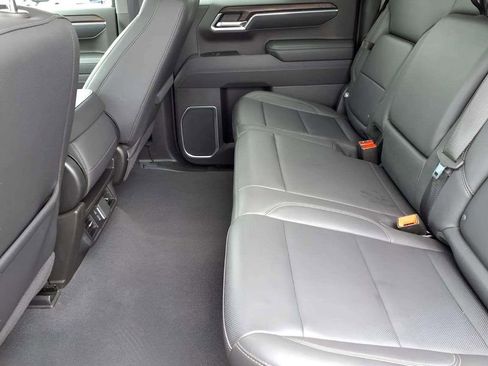 Used 2025 GMC Sierra 1500 SLT AWD/4WD image 16