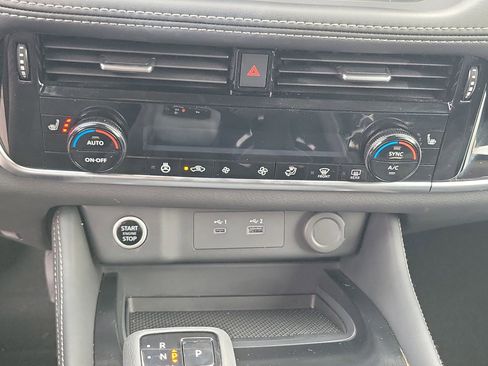 Used 2023 Nissan Rogue SL image 28