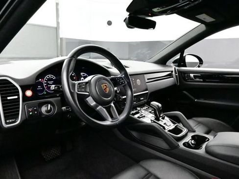 Used 2023 Porsche Cayenne Coupe w/ Premium Package AWD/4WD image 4