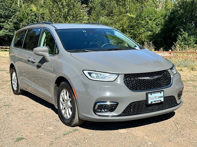 Used 2022 Chrysler Pacifica Touring-L FWD image 2