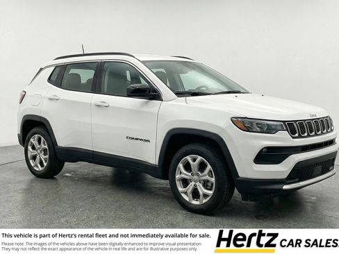 Used 2025 Jeep Compass Latitude AWD/4WD image 1