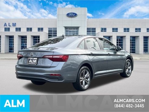 Used 2023 Volkswagen Jetta SE image 6