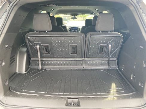 Used 2023 Chevrolet Traverse LT image 24
