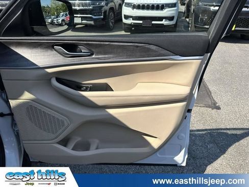 Certified 2023 Jeep Grand Cherokee Limited AWD/4WD image 28