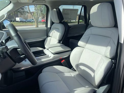 New 2026 Lincoln Navigator Reserve w/ Jet Appearance Package AWD/4WD image 11