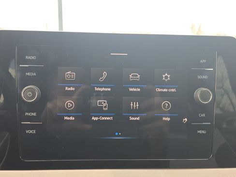 Certified 2025 Volkswagen Taos SE image 20