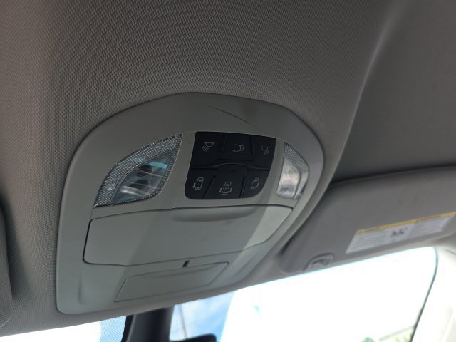 Used 2023 Chrysler Pacifica Touring-L FWD image 28