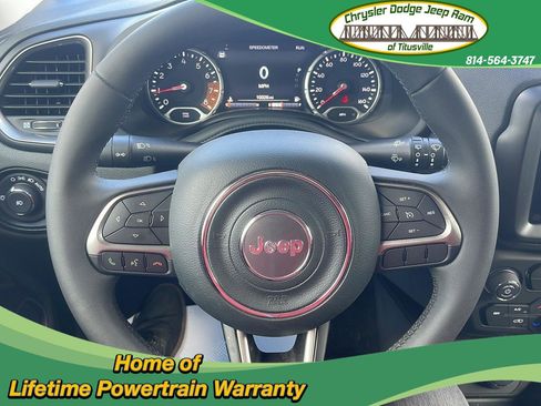 Used 2022 Jeep Renegade Latitude AWD/4WD image 8