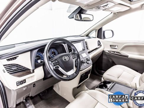Used 2020 Toyota Sienna XLE Premium image 28