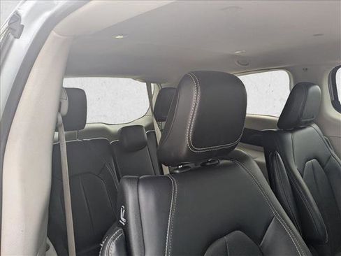 Used 2024 Chrysler Pacifica Limited FWD image 18