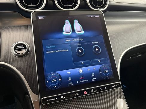 Used 2024 Mercedes-Benz GLC 300 4MATIC SUV image 35