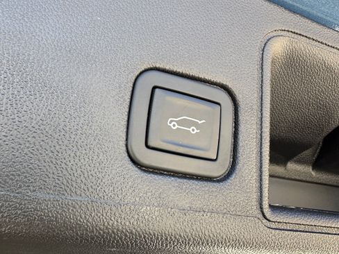 Used 2024 GMC Terrain SLT AWD/4WD image 26