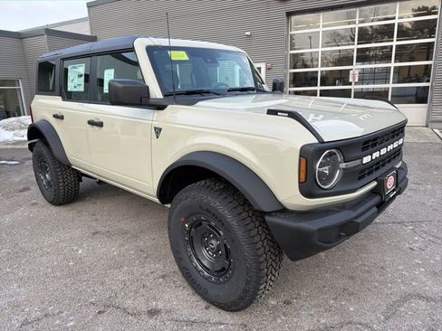 New 2025 Ford Bronco 4-Door w/ Sasquatch Package image 1