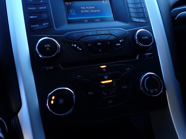 Used 2016 Ford Fusion SE FWD image 16