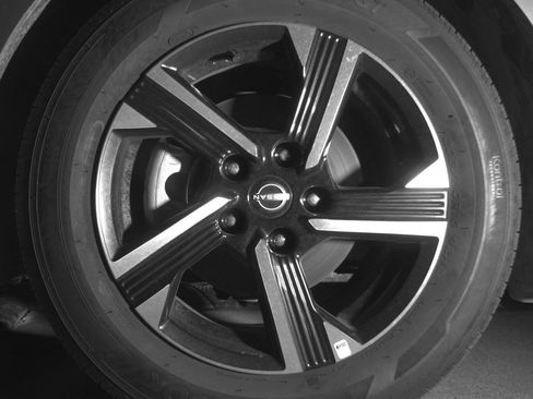 Used 2025 Nissan Sentra SV image 12