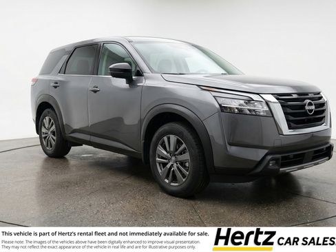 Used 2025 Nissan Pathfinder SV image 1