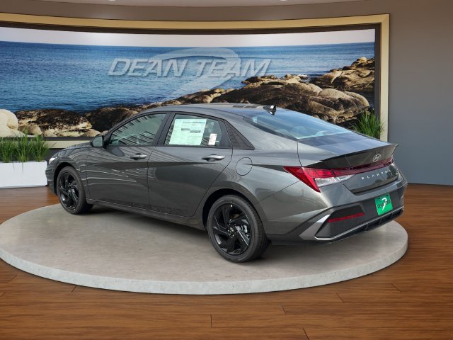 New 2026 Hyundai Elantra SEL FWD image 5