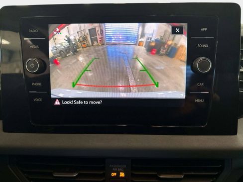 Used 2025 Volkswagen Jetta SE image 25