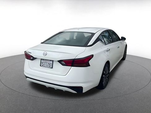 Used 2025 Nissan Altima 2.5 SV FWD image 7