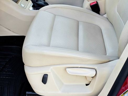 Used 2014 Volkswagen Tiguan SE FWD image 18