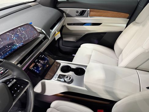 New 2026 Cadillac Vistiq Sport AWD/4WD image 36