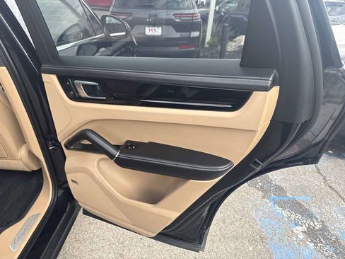 Used 2020 Porsche Cayenne S image 24